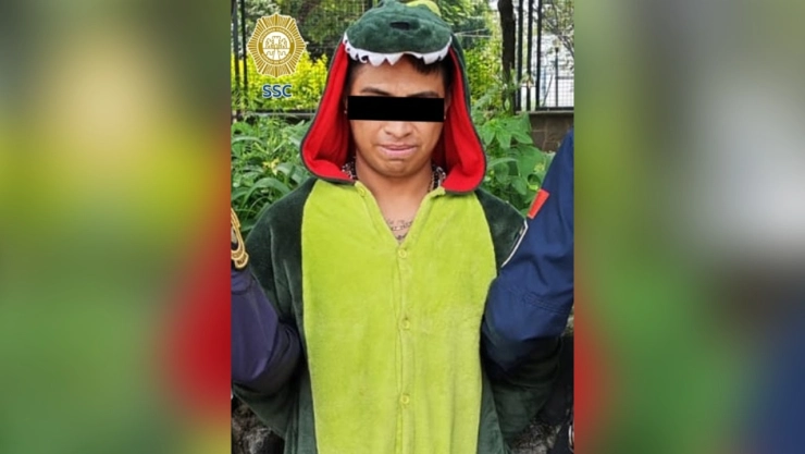 Usó mameluco de dinosaurio en CDMX para asaltar.