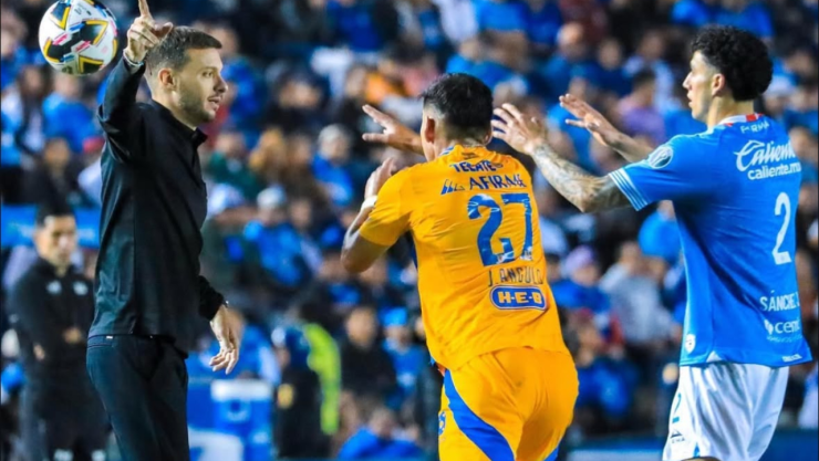 Es odiado en Cruz Azul, sonó para regresar a México y hoy fue presentado en Europa