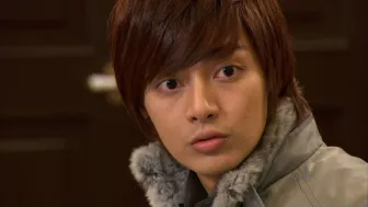 Su personalidad extrovertida oculta una gran lealtad y fortaleza. A pesar de su apariencia de chico fiestero, Woo-Bin se preocupa profundamente por sus amigos y siempre está dispuesto a apoyarlos.