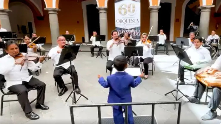 Gabriel, el niño director de orquesta de 4 años que asombra en Puebla