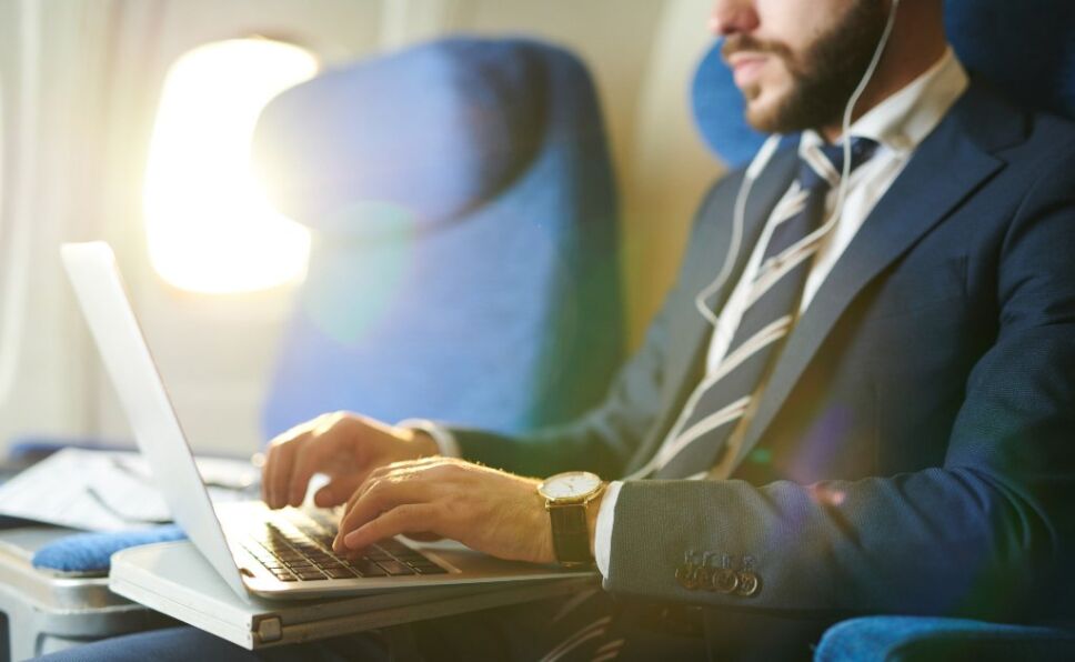 cosas prohibidas avion - puedo llevar mi laptop en equipaje de mano