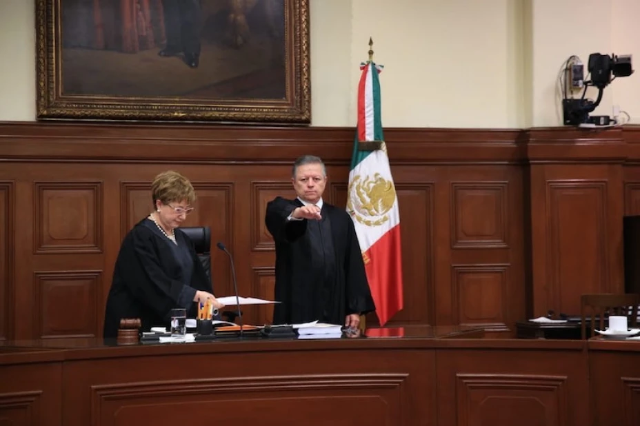 Arturo Saldívar.