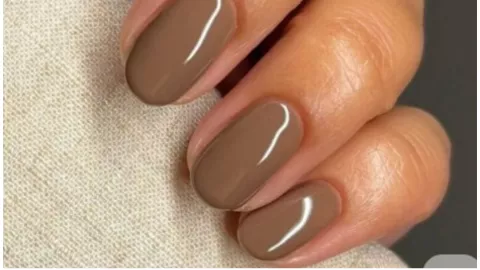 uñas minimalistas café