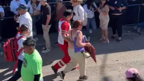 VIDEO_ Mujer sufre GOLPE DE CALOR en pleno Carnaval Mérida 2025