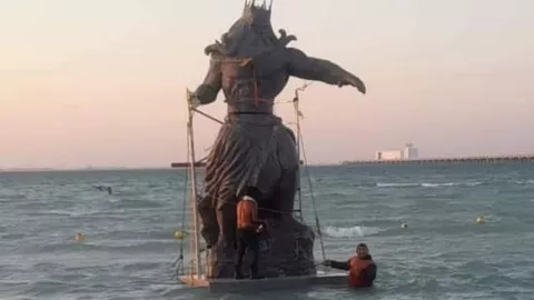 ESTATUA DE POSEIDÓN