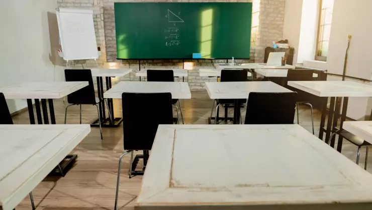 PORTADA hay clases mañana.jpg