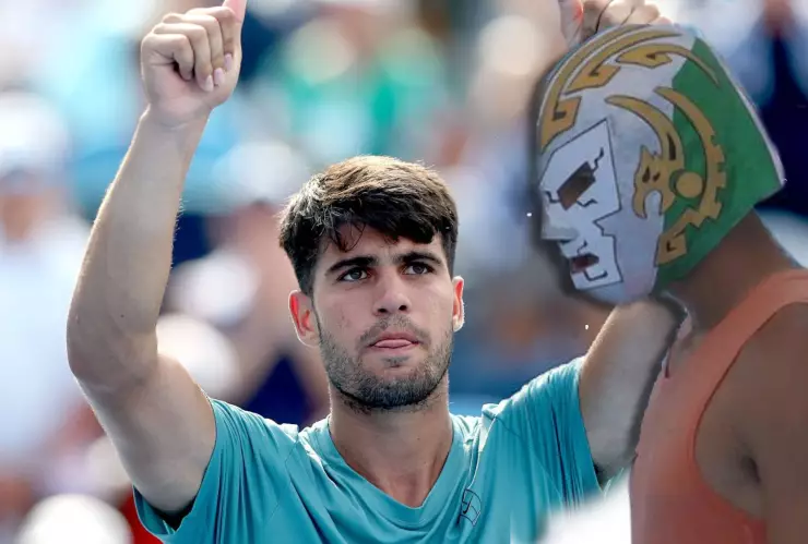 VIDEO: Carlos Alcaraz usa máscara de lucha libre mexicana en la cancha