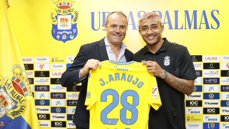 Presentación de Julián Araujo con Las Palmas