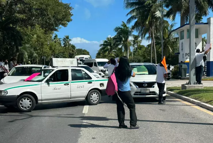 Gremio hotelero se pronuncia ante agresiones de taxistas en Cancún