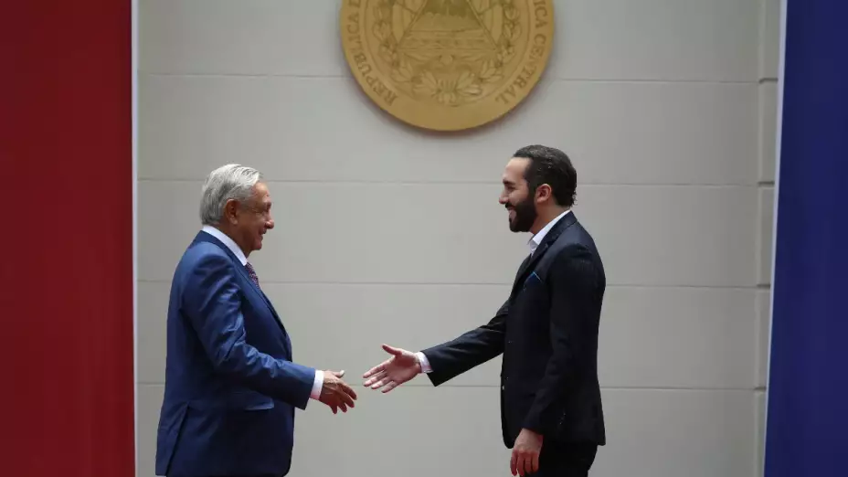 AMLO Bukele El Salvador programas sociales