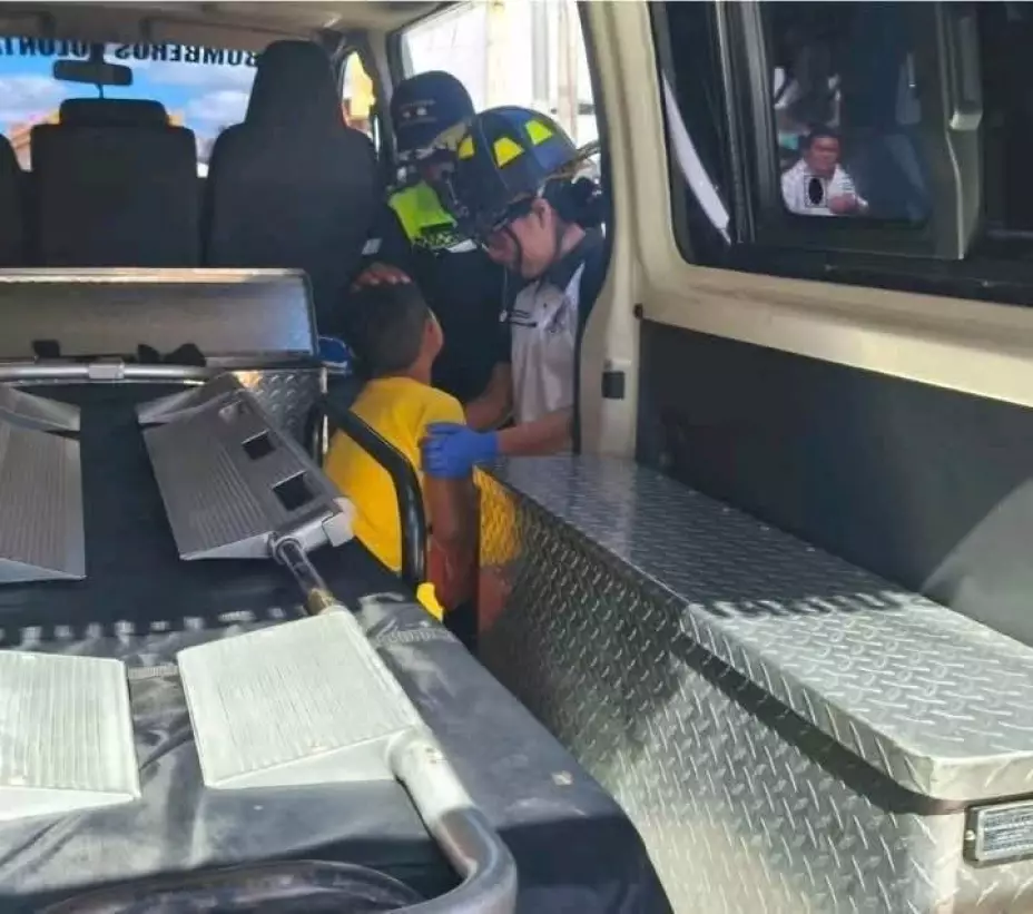 Mujer es asesinada frente a su hijo en una tienda de ropa: dejó 3 niños huérfanos