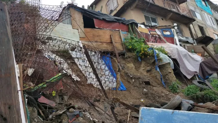 Emergencia por lluvias Derrumbe de muro en la colonia Francisco Villa