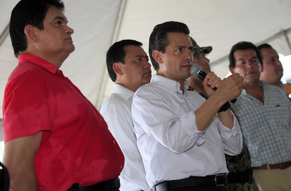 El presidente reconoció las labores del Ejército y la Marina para ayudar a la población afectada