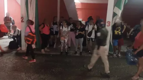 Migrantes alojados en un hotel en Las Choapas