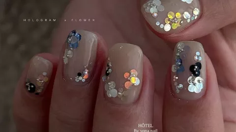 5 diseños de uñas con lentejuelas que te harán ver aesthetic y a la moda en la primavera 2026