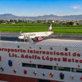 evacuan-vuelo-volaris-en-aeropuerto-toluca-por-supuesta-bomba-pasajeros-salen-ilesos