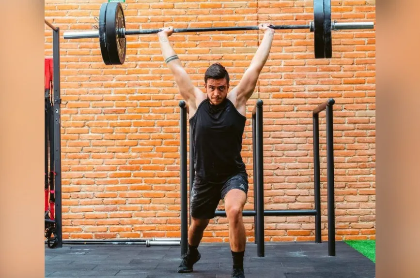 Su habilidad para tomar decisiones rápidas y eficaces será fundamental en las pruebas exigentes que se presentan en Abandonados, ayudándole a superar cada reto con determinación.