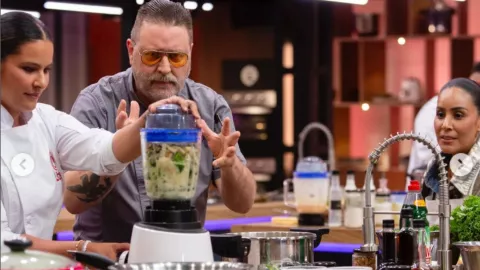 romance de litzy y poncho cadena de masterchef celebrity.jpg