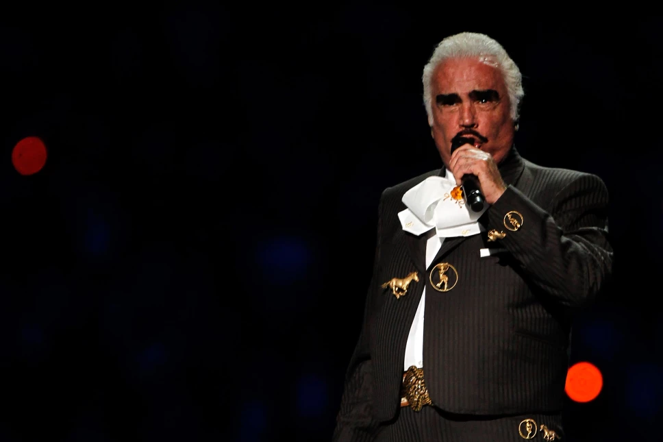 Vicente Fernández es nuevamente hospitalizado y operado