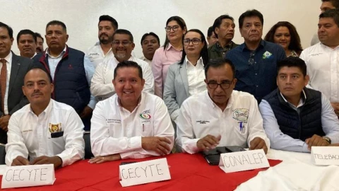 El Frente Nacional de Sindicatos de Educación Media Superior amaga con paro nacional.