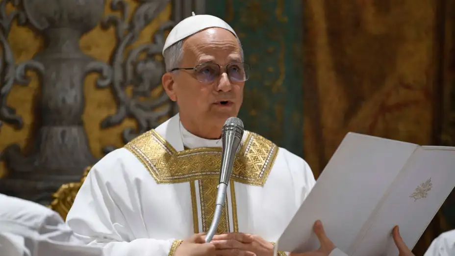 Papa León XIV celebra una misa en la capilla Sixtina.