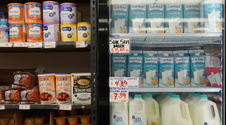 Mercancías en un mercado en Pico Union, Los Ángeles.