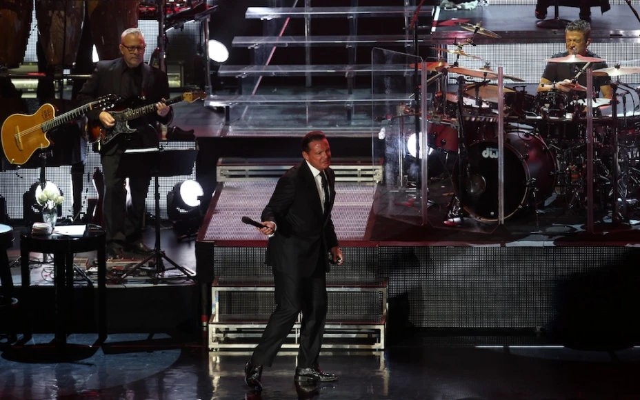 El directivo del Coliseo de Mérida, Jorge Rejón, interpuso una demanda a Luis Miguel ante el Ministerio Público de Yucatán, ya que el cantante no se presentó al concierto programado para la noche del sábado.