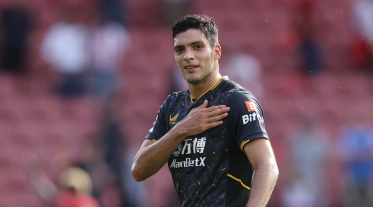 Raul Jimenez con su primer gol.jpg