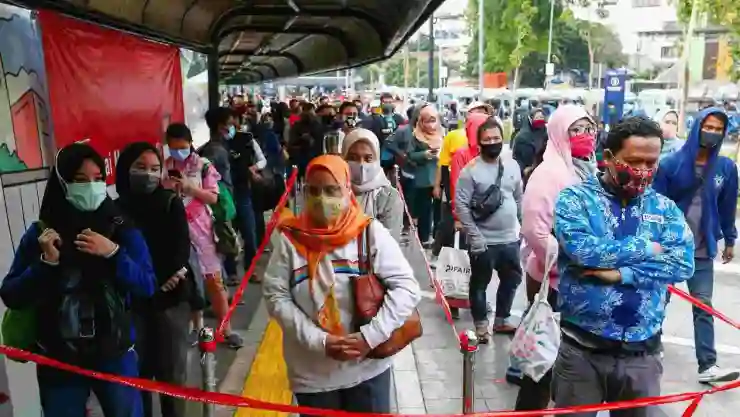 indonesia-cavar-tumbas-cubrebocas- (1).jpg