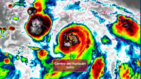Huracán John categoría 3