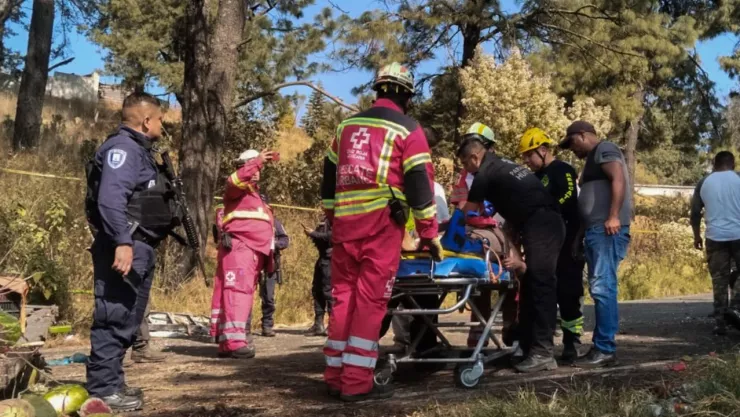 VIDEO: Captan aparatosa volcadura sobre la carretera Tepeaca-Tepexi hoy; conductor resultó herido