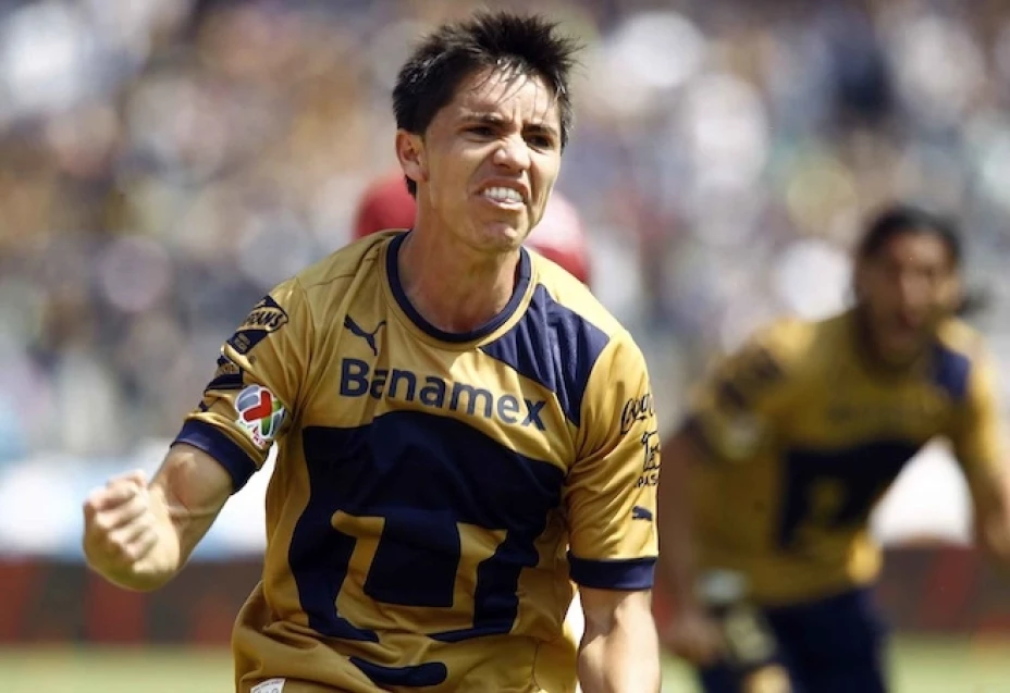 Efraín Velarde da triunfo a Pumas.