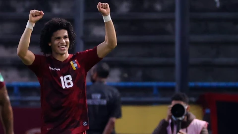 Eduard Bello con la Selección de Venezuela
