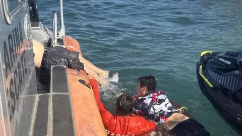 Rescatan a pescadores en Mazatlán