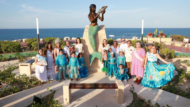Develan escultura ‘Mujer Isleña’ en homenaje a las féminas de Isla Mujeres en pleno malecón.jpg