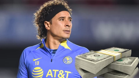 Guillermo Ochoa jugando con el América en la Liga MX