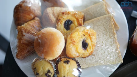 pan y bebidas gratis