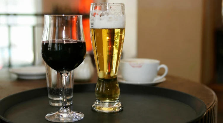 Existen muchos mitos en si la cerveza o el vino hacen bien a los deportistas de élite