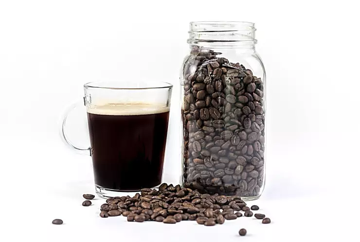 ¿Por qué cada vez más personas guardan los frascos de café?