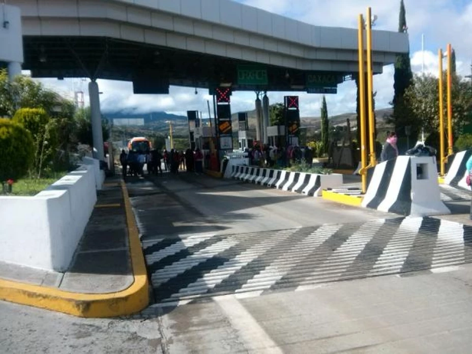 Los elementos federales implementaron un operativo para evitar la toma de casetas