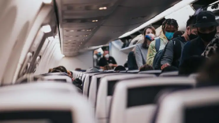 ¡Adiós! Eliminan el uso del cubrebocas en aeropuertos y aviones