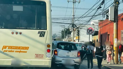 Reportan choque en bulevar Esteban de Antuñano en Puebla hoy; genera tráfico intenso