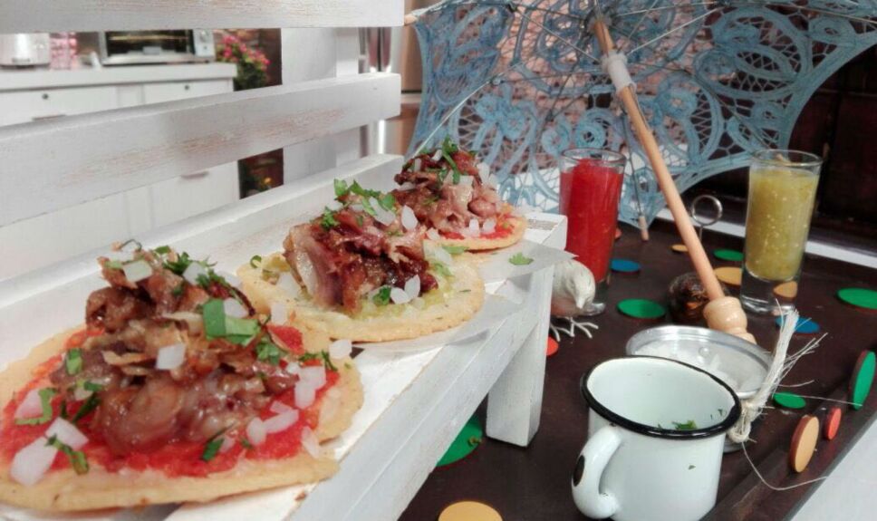 Tostadas de carnitas