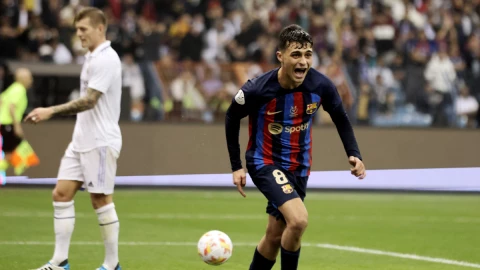 Pedri celebra el gol ante Real Madrid