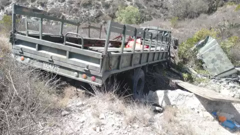 Camión de militares a barranco (1).jpeg