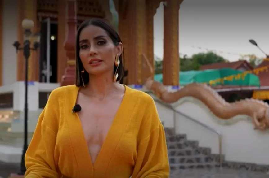 Paola combinó vestidos sensuales con atuendos más cómodos, permitiéndole moverse con libertad. Esta versatilidad fue clave para soportar las exigentes jornadas bajo el sol asiático.