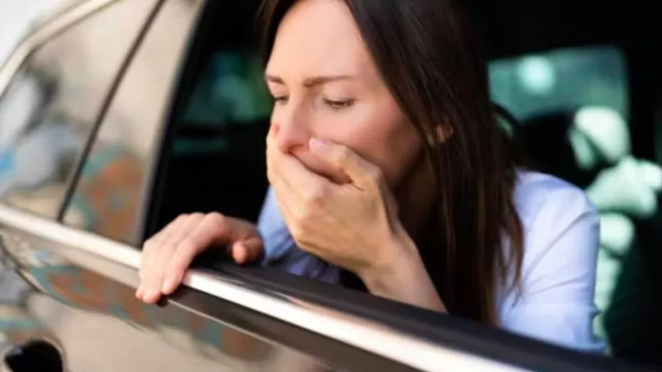¿Por qué nos mareamos cuando viajamos en auto? Esto dicen los expertos