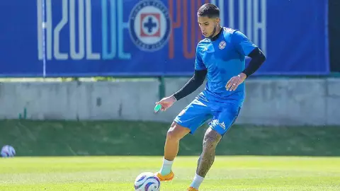 Carlos Salcedo con Cruz Azul