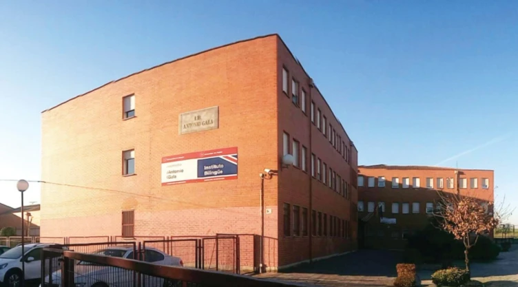 Menor de 13 años es acusado de abuso sexual; atacó a sus compañeras en España