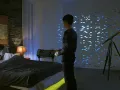 Min Joon arropa a Song Yi mientras reflexiona sobre lo que siente por ella aunque sabe que no puede quedarse.